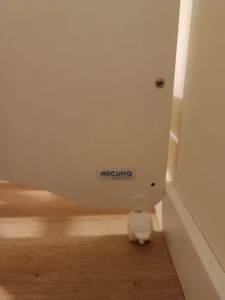 Cuna de bebé blanca. Marca Micuna