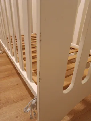 Cuna de bebé blanca. Marca Micuna