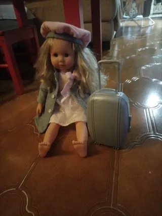 Muñeca Bayer Design con maleta