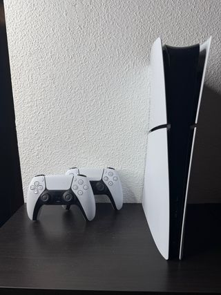 Playstation 5 Digital + 2 Mandos