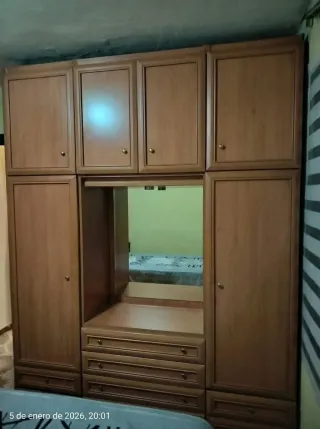 Armadi in legno massello a soffitto