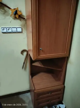 Armadi in legno massello a soffitto