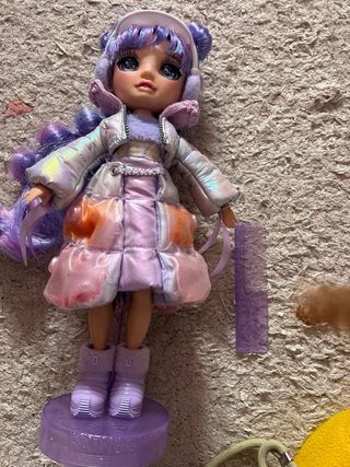 Muñeca Rainbow High Violet