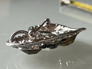 Spilla a forma di cuore con strass