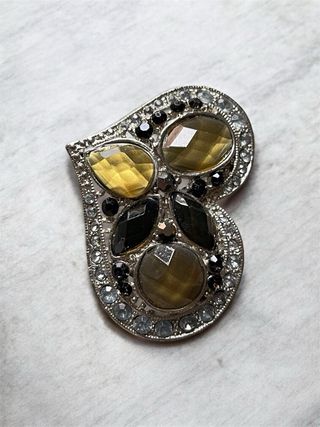 Spilla a forma di cuore con strass