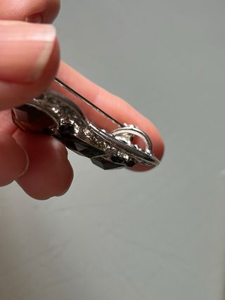 Spilla a forma di cuore con strass