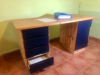 Escritorio madera maciza 4 cajones y armario /azul