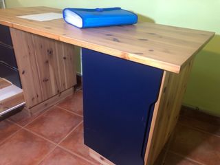 Escritorio madera maciza 4 cajones y armario /azul