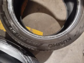 Neumáticos Kumho Ecsta Sport 225/45 ZR17 94Y