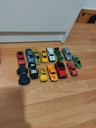 Lote coches de juguete variados