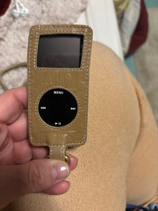 Ipad mini, cargador y funda