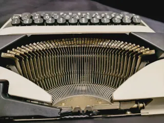 Máquina de escribir Olivetti Lettera 10