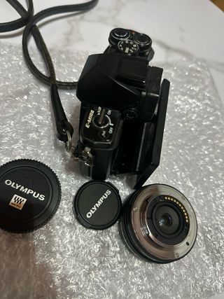 Cámara Olympus OM-D Negra.