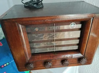 Radio Antigua grande Telefunken Madera