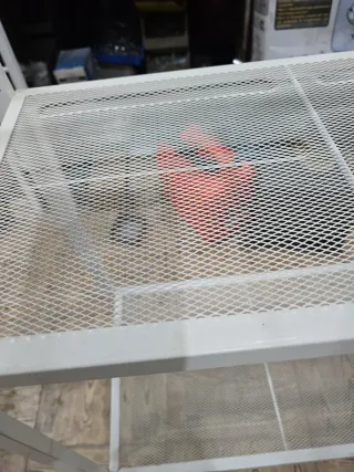 Estantería metálica blanca