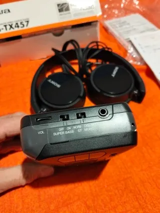 Walkman Aiwa HS-TX457 con cuffie Sony