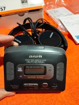 Walkman Aiwa HS-TX457 con cuffie Sony