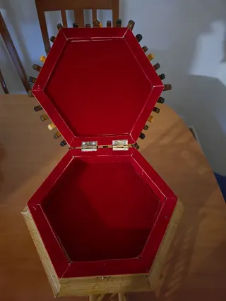 Joyero de madera con tapa y cerradura