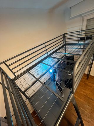 Litera con escritorio gris