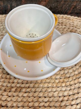 Taza infusión de porcelana, plato, colador y tapa