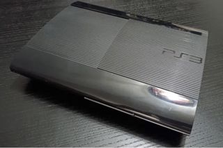 PS3 Super Slim 500GB + 2 Mandos