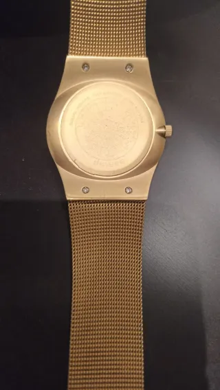 Reloj Bering Mujer color Oro completamente Nuevo