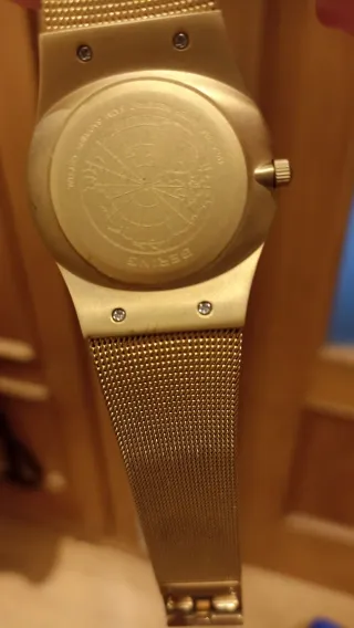 Reloj Bering Mujer color Oro completamente Nuevo