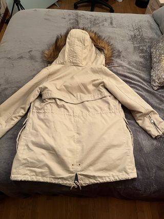 Chaqueta beige mujer con capucha