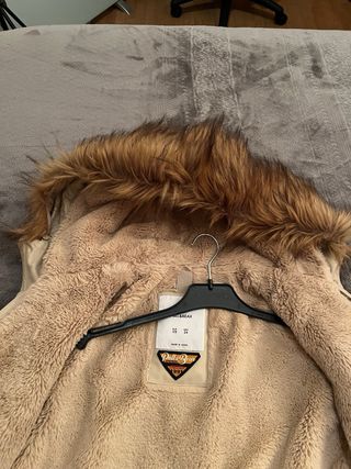 Chaqueta beige mujer con capucha