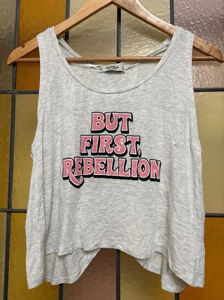 Camiseta Pull&Bear gris M But First Rebellion