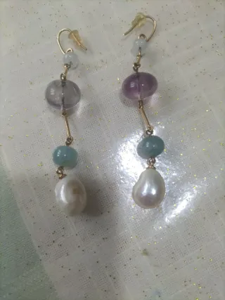 Pendientes oro con piedras moradas y perla