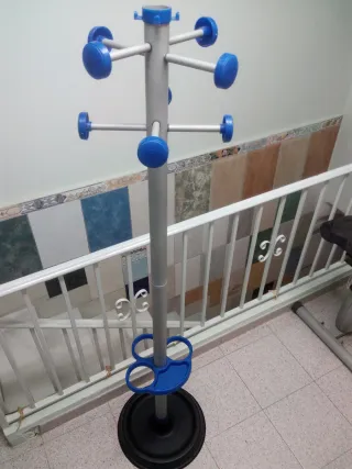 Perchero Metálico Gris Y Azul Y Negro