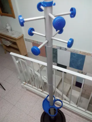 Perchero Metálico Gris Y Azul Y Negro