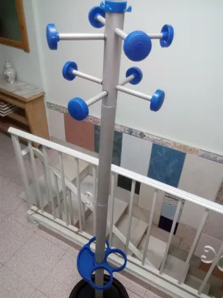 Perchero Metálico Gris Y Azul Y Negro