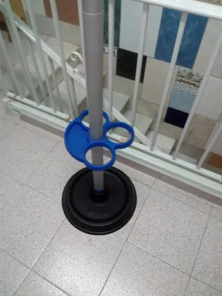 Perchero Metálico Gris Y Azul Y Negro