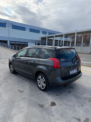 Peugeot 5008 2015
