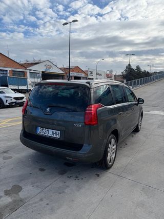 Peugeot 5008 2015