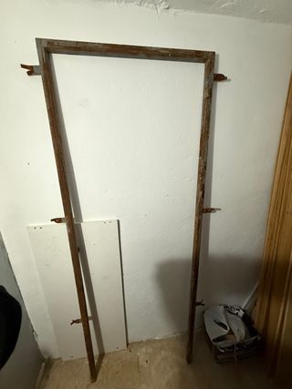 Puerta de hierro industrial