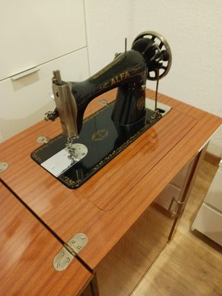 Máquina de coser Alfa a pedal