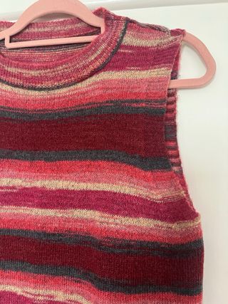 Chaleco de punto a rayas sin mangas