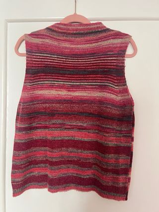 Chaleco de punto a rayas sin mangas