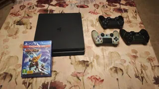 PS4 (PlayStation 4) Negra + 3 Mandos + Juego
