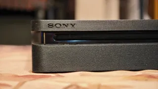 PS4 (PlayStation 4) Negra + 3 Mandos + Juego