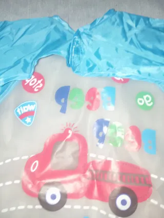 Babero impermeable para bebé con mangas