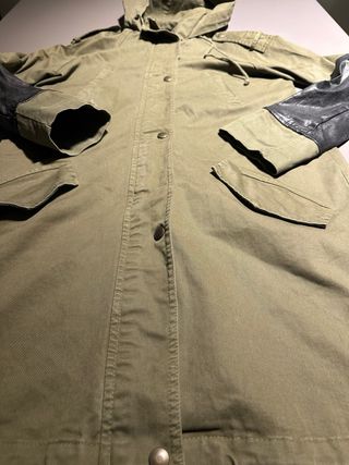Gabardina Verde con Mangas Negras