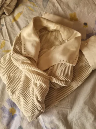 Camisa beige con textura