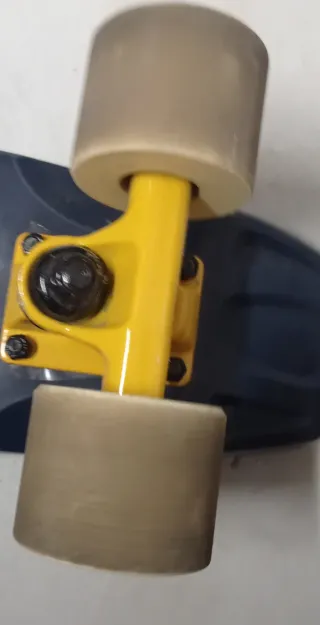 Monopatín Yamaha Petrol White