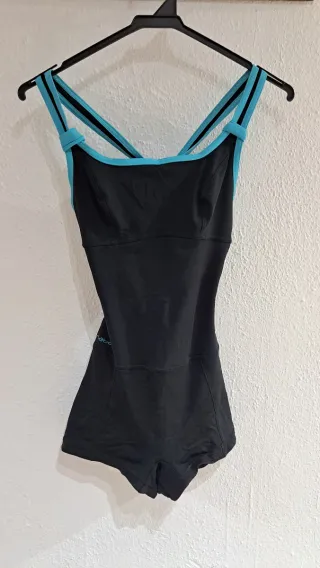Bañador deportivo mujer negro y turquesa