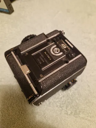 Câmaras Polaroid e Mamiya 645