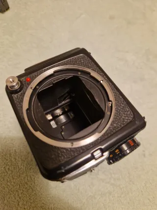 Câmaras Polaroid e Mamiya 645